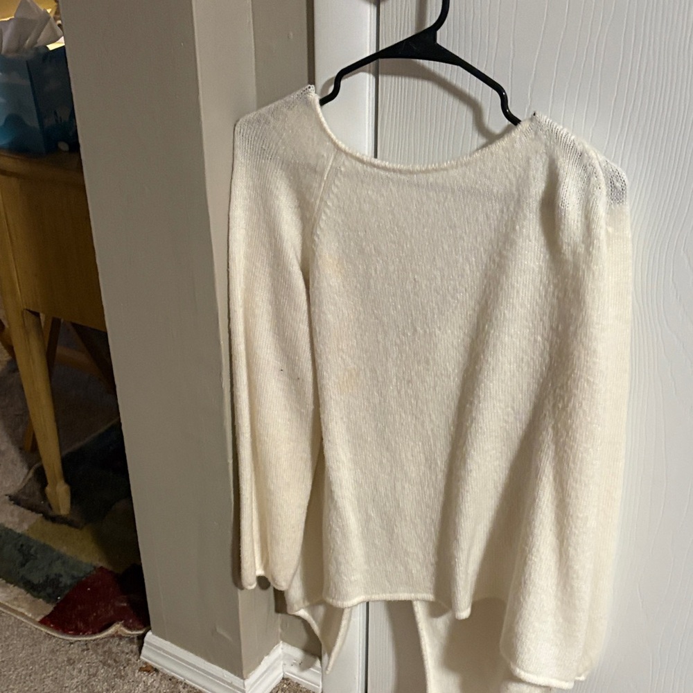 VENUS Cream Women's Crew Neck Sweater